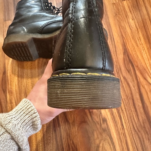 Dr. Martins Original boots Made in England 9m - Picture 6 of 8